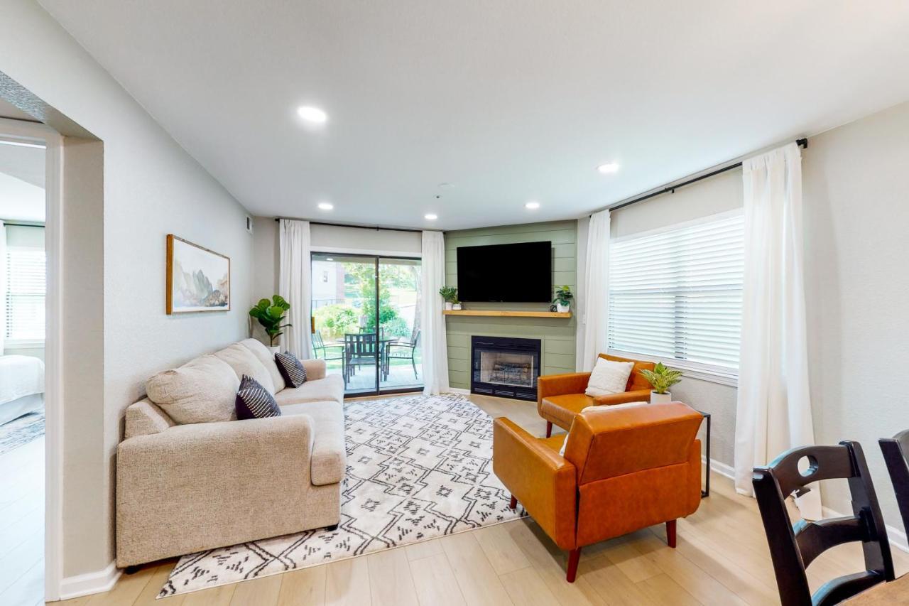 Lofty Retreat & Paradise Pointe Branson Room photo